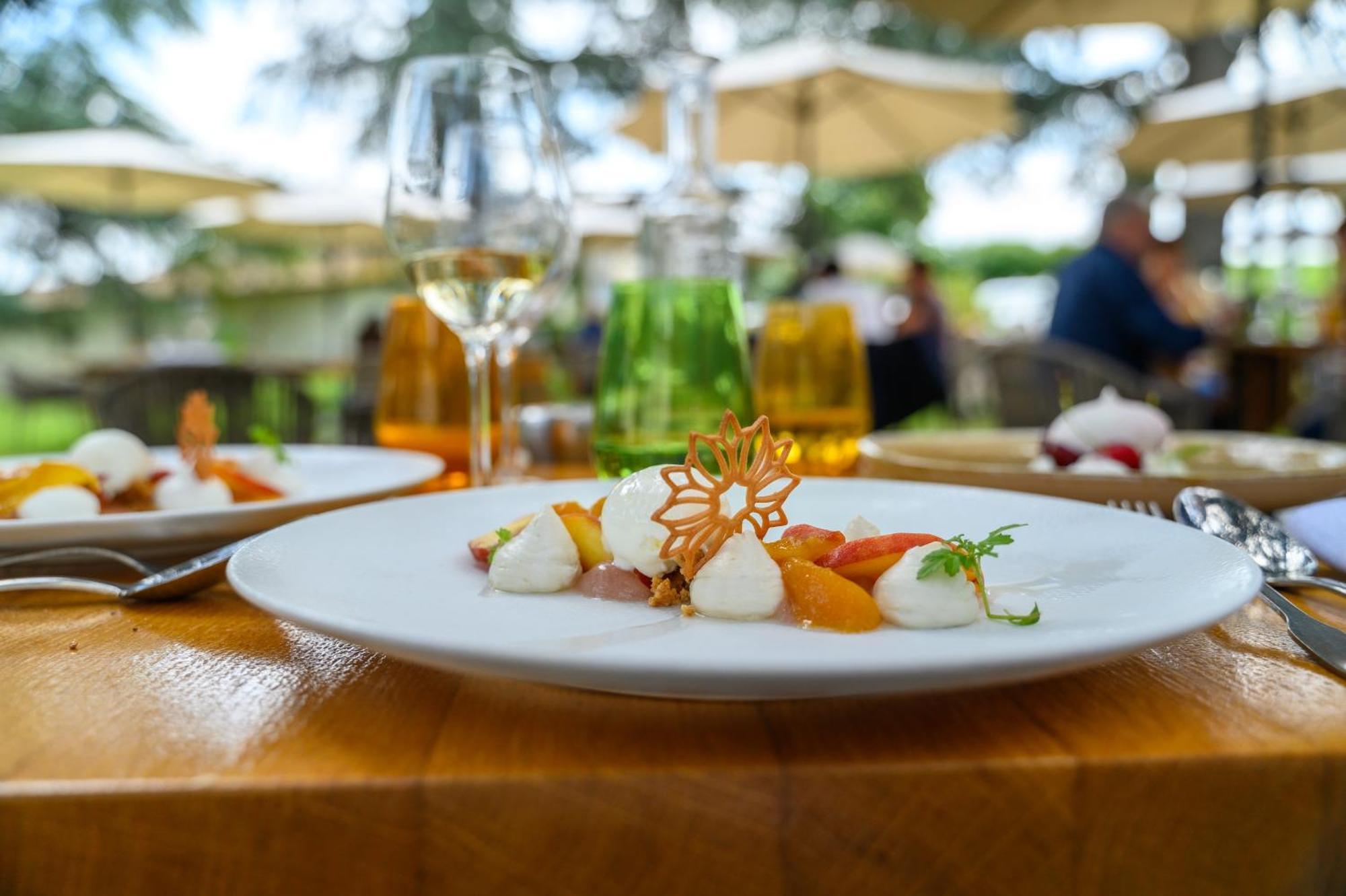 Pey La Tour - Logis Hotels & Restaurant Salleboeuf ภายนอก รูปภาพ