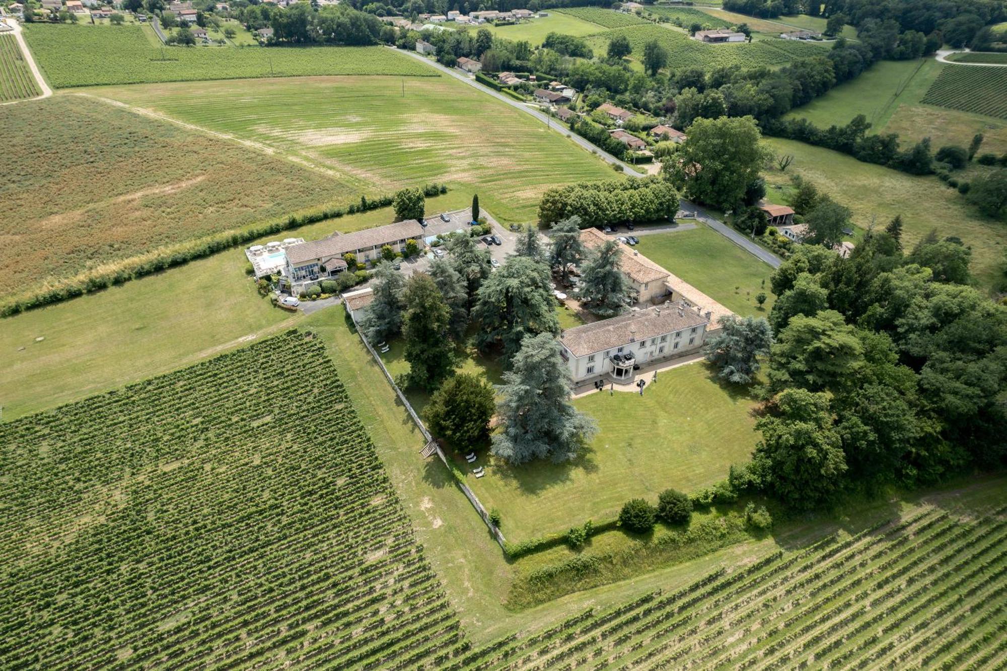 Pey La Tour - Logis Hotels & Restaurant Salleboeuf ภายนอก รูปภาพ