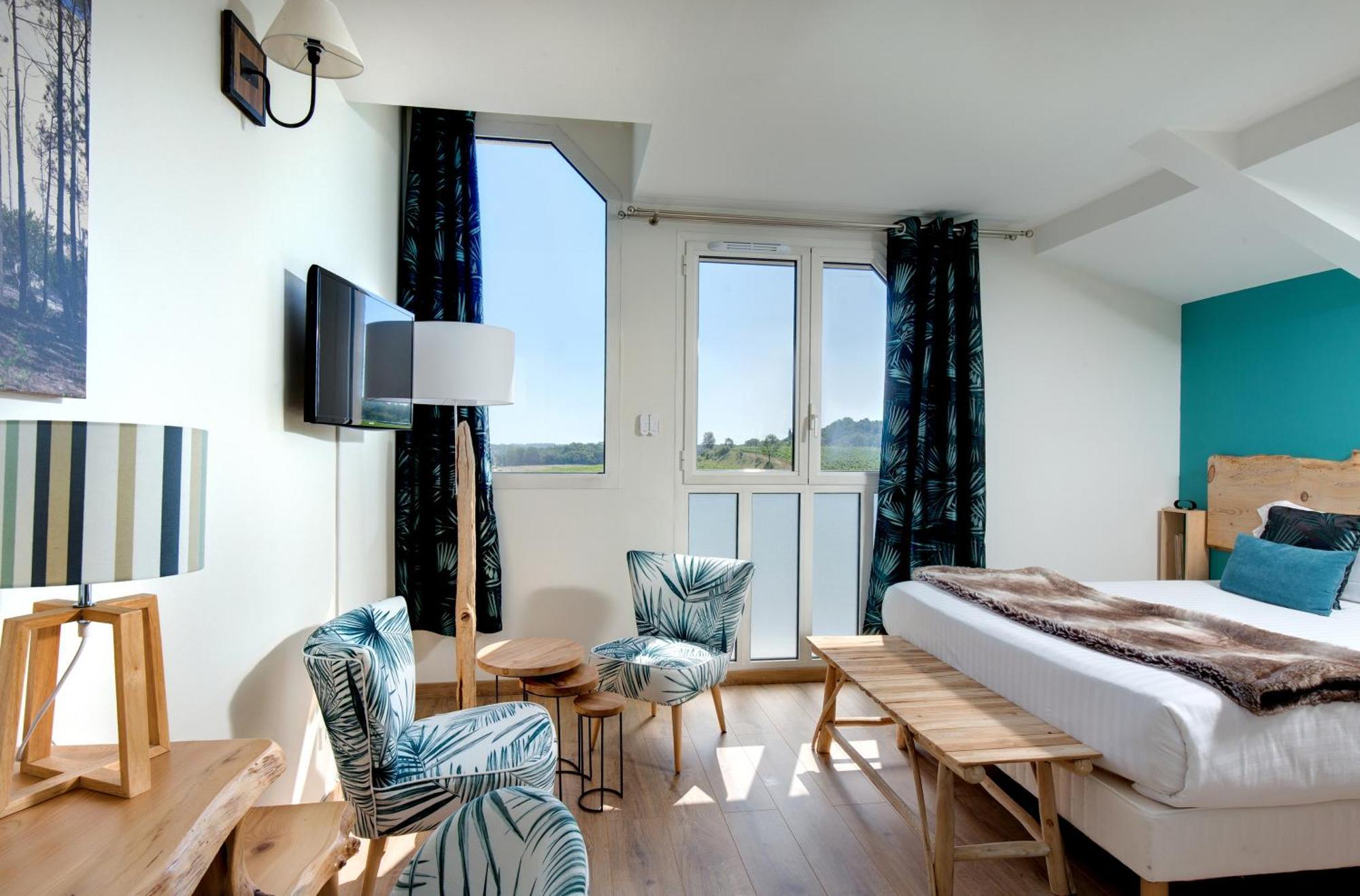 Pey La Tour - Logis Hotels & Restaurant Salleboeuf ภายนอก รูปภาพ
