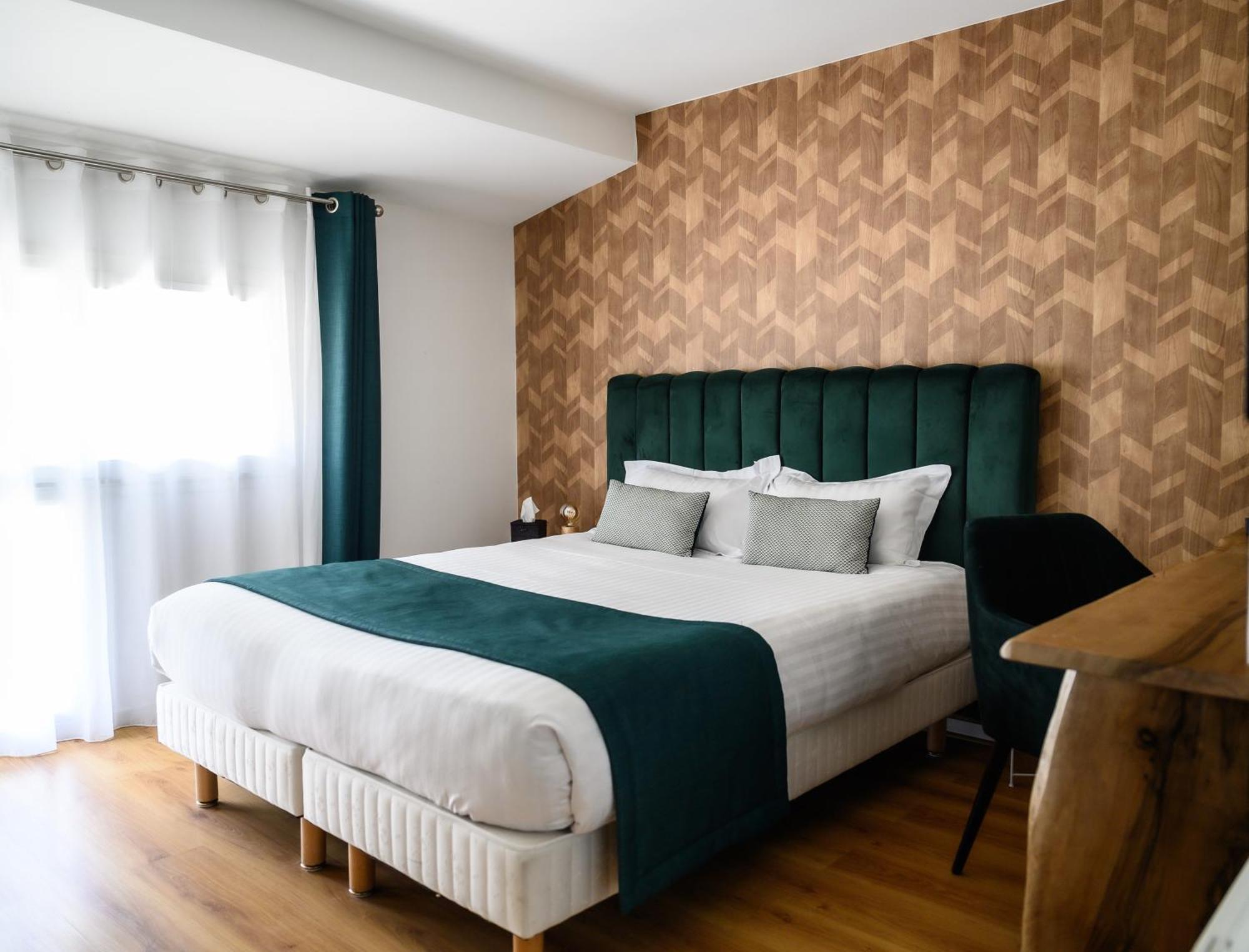Pey La Tour - Logis Hotels & Restaurant Salleboeuf ภายนอก รูปภาพ