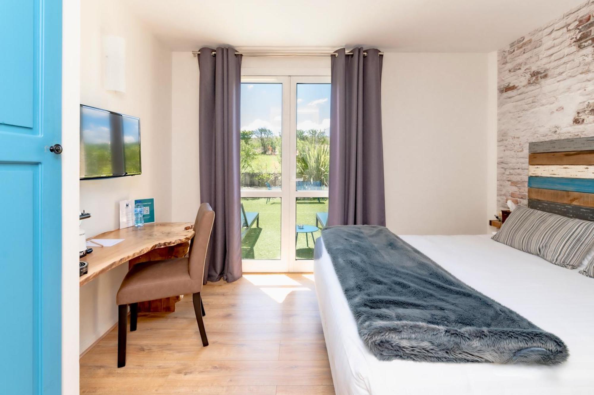 Pey La Tour - Logis Hotels & Restaurant Salleboeuf ภายนอก รูปภาพ