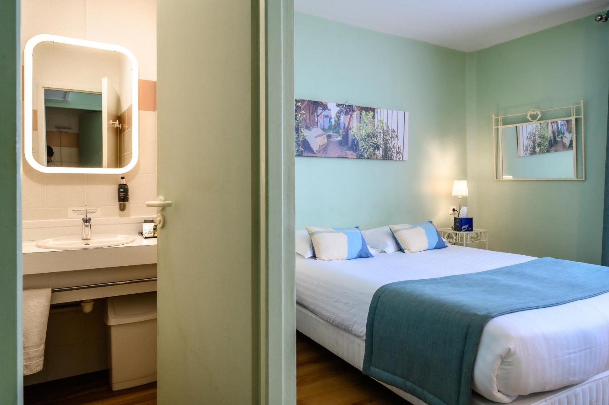 Pey La Tour - Logis Hotels & Restaurant Salleboeuf ภายนอก รูปภาพ